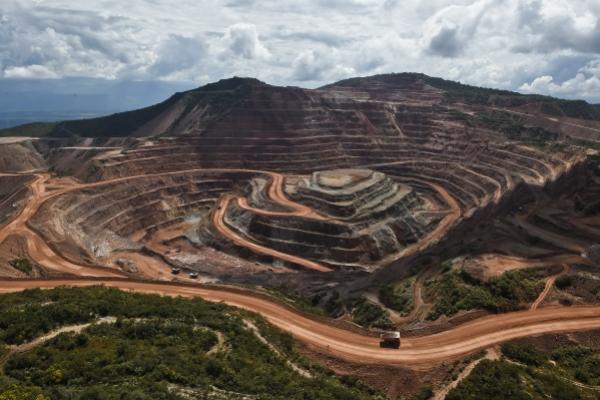 d) Listado de expropiaciones decretadas y ejecutadas